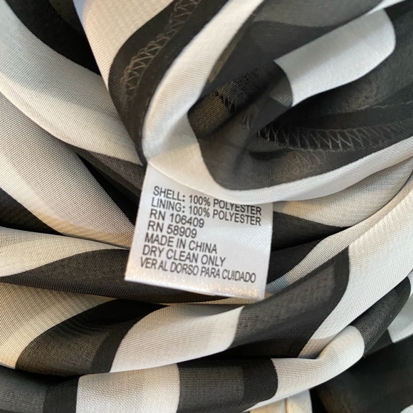 Gianni Bini black & white tiered top M EUC - Picture 9 of 9